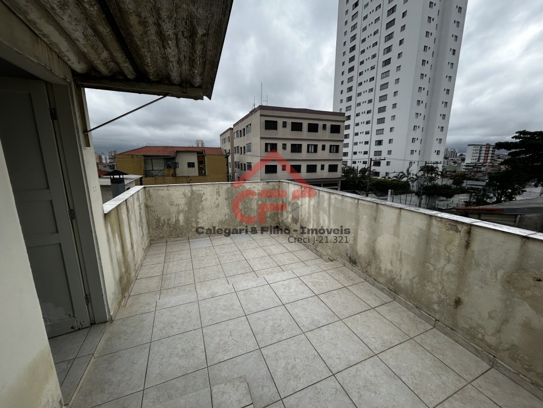 Casa com sacada - Rua Grecco